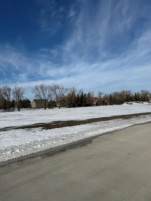 5579 31st Street S, Fargo, ND 58104