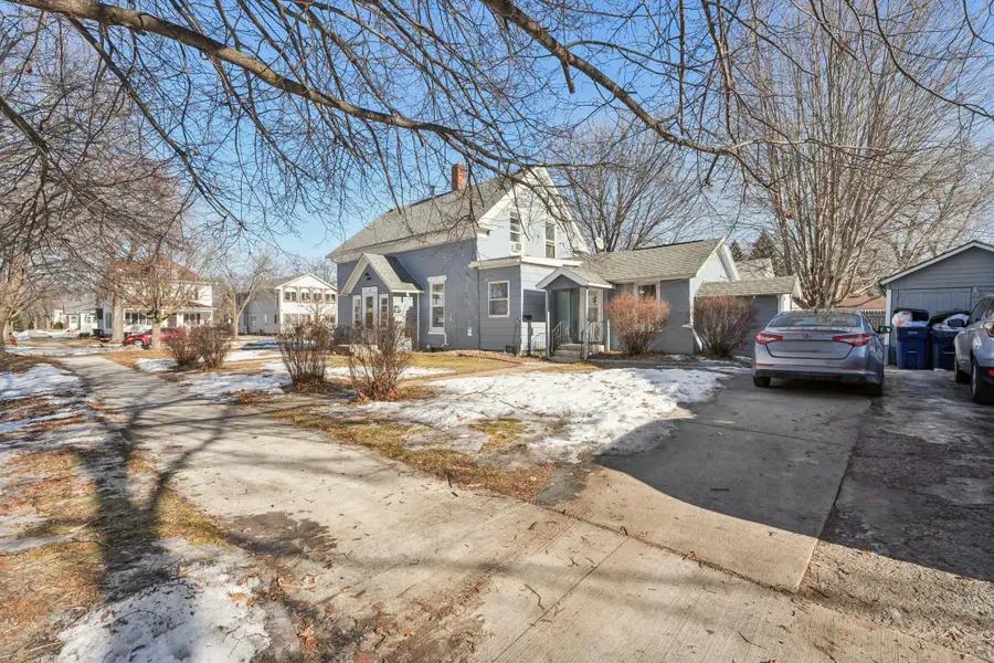 527 6th Avenue Nw, Faribault, MN 55021 - #3