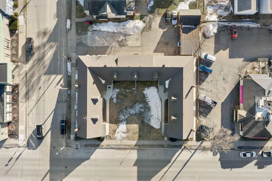 301 W Oakland Avenue #4, Austin, MN 55912 - #2