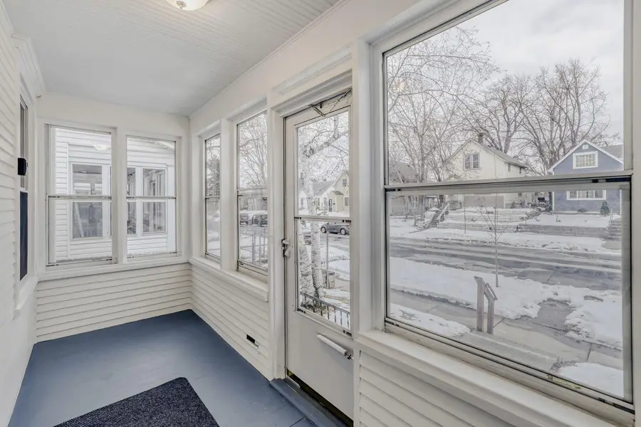 595 Hawthorne Avenue E, Saint Paul, MN 55130 - Image #2