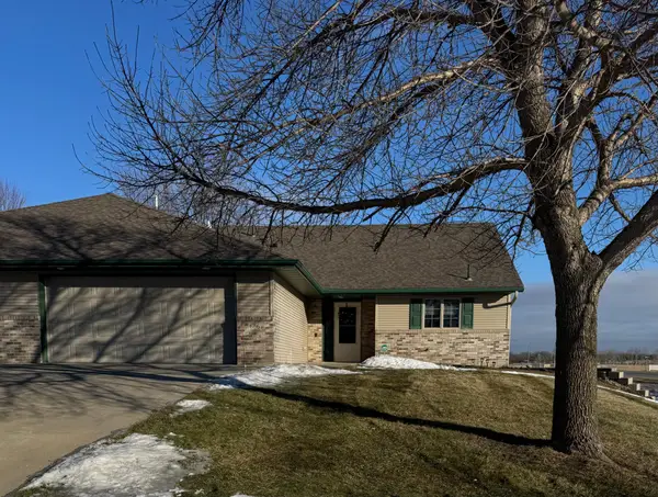 686 W River Drive, New London, MN 56273