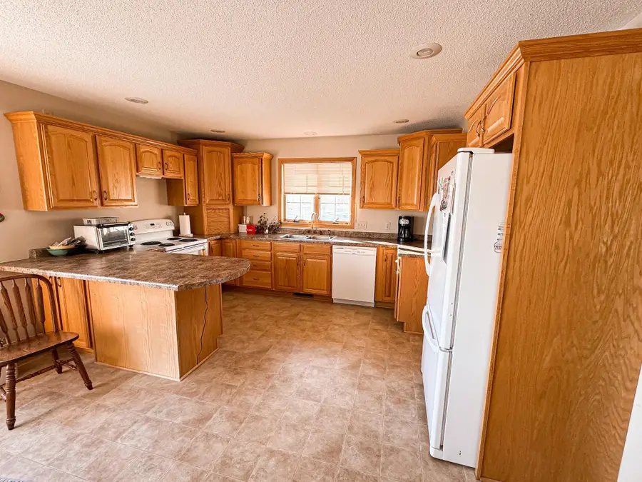 686 W River Drive, New London, MN 56273 - Image #3