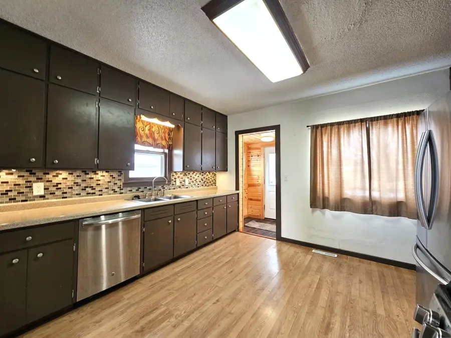 702 E Adolphus Avenue, Fergus Falls, MN 56537 - Image #2