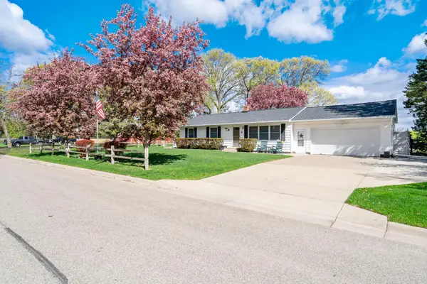 39 Labore Avenue, Saint Paul, MN 55117