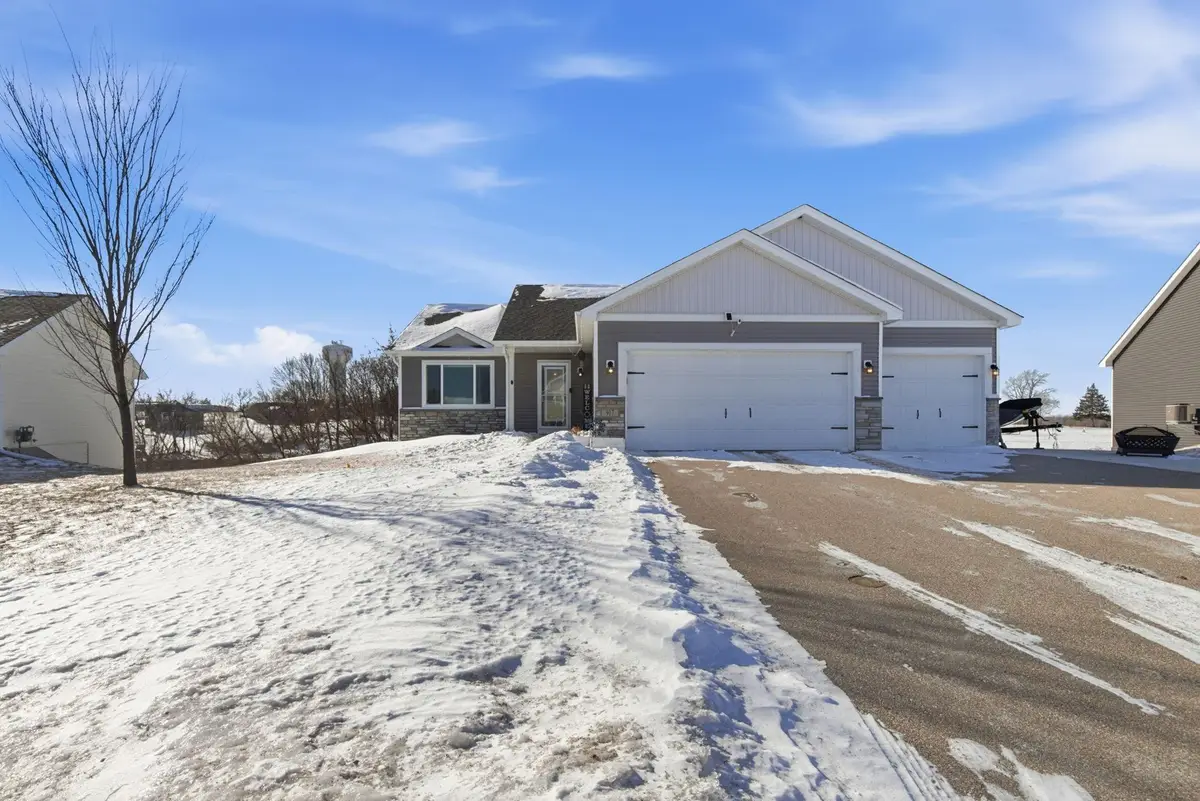 917 Mulberry Avenue Ne, Montgomery, MN 56069 - Image #1