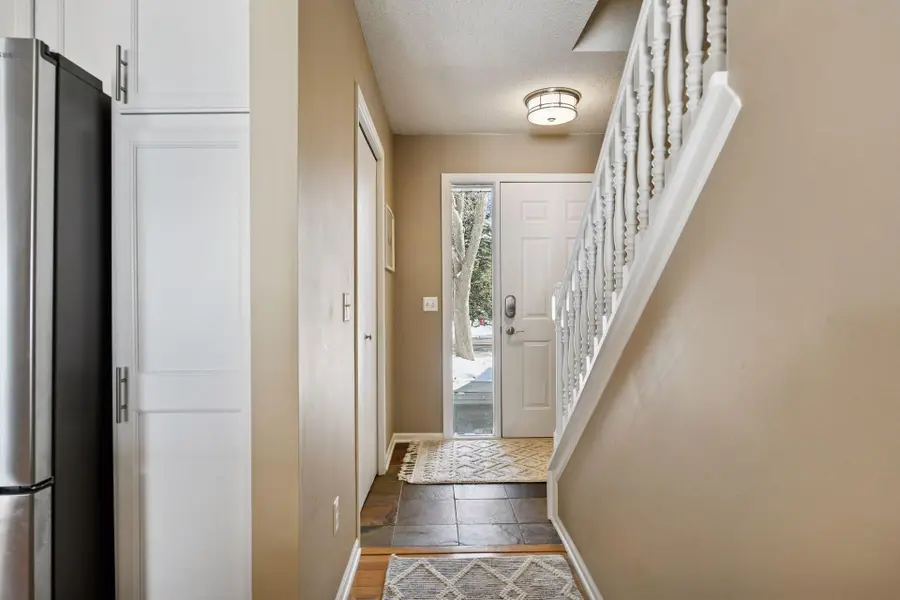 934 Kelly Court, Chanhassen, MN 55317 - #2