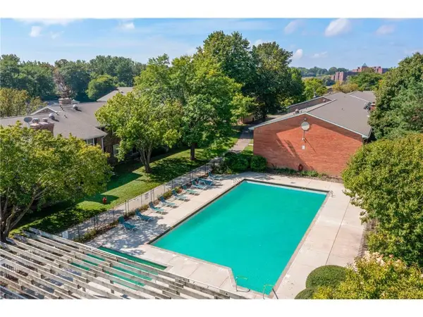 810 Old Settlers Trail #5, Hopkins, MN 55343