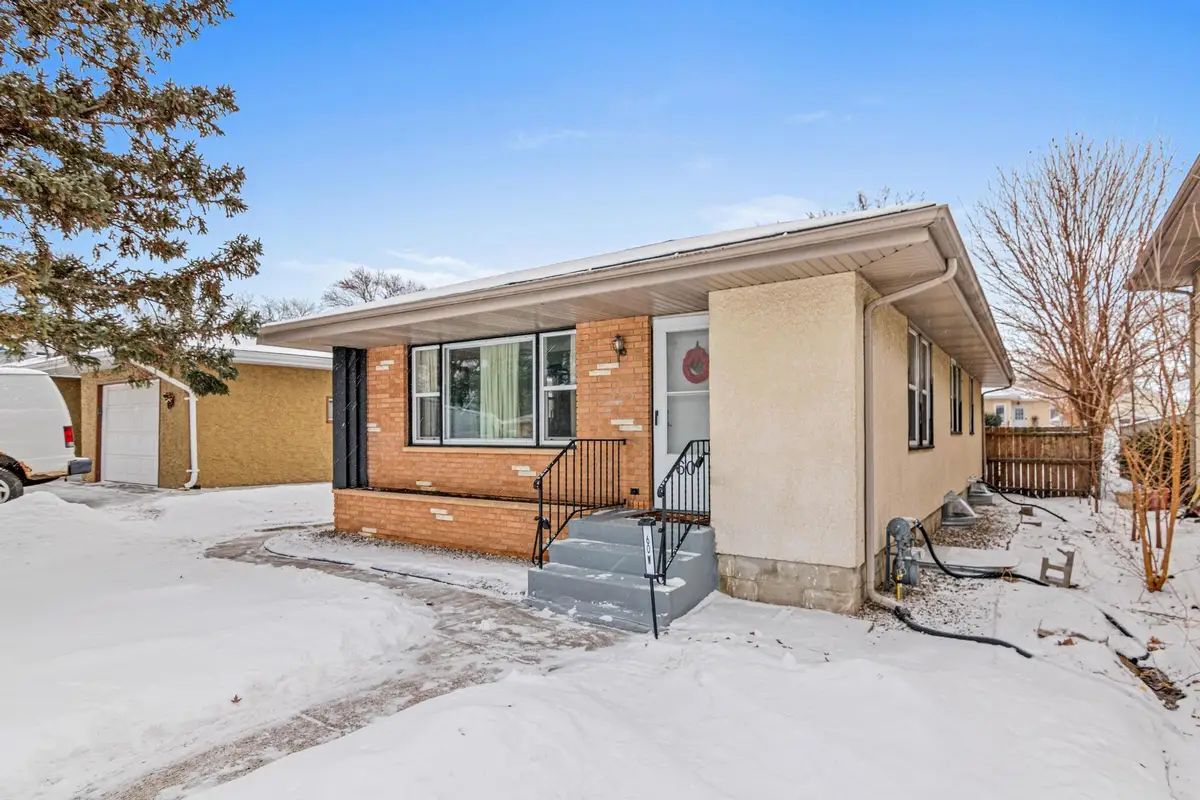 60 Hawthorne Avenue W, Saint Paul, MN 55117 - Image #1