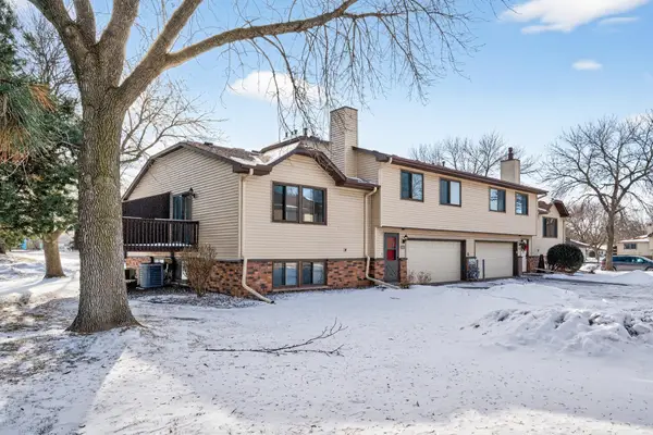 8562 S Maplebrook Circle, Minneapolis, MN 55445