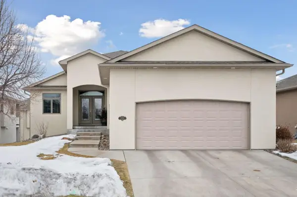 11033 Amen Circle Ne, Minneapolis, MN 55449