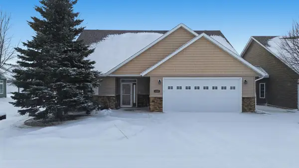 4334 Redwood Lane S, Fargo, ND 58104