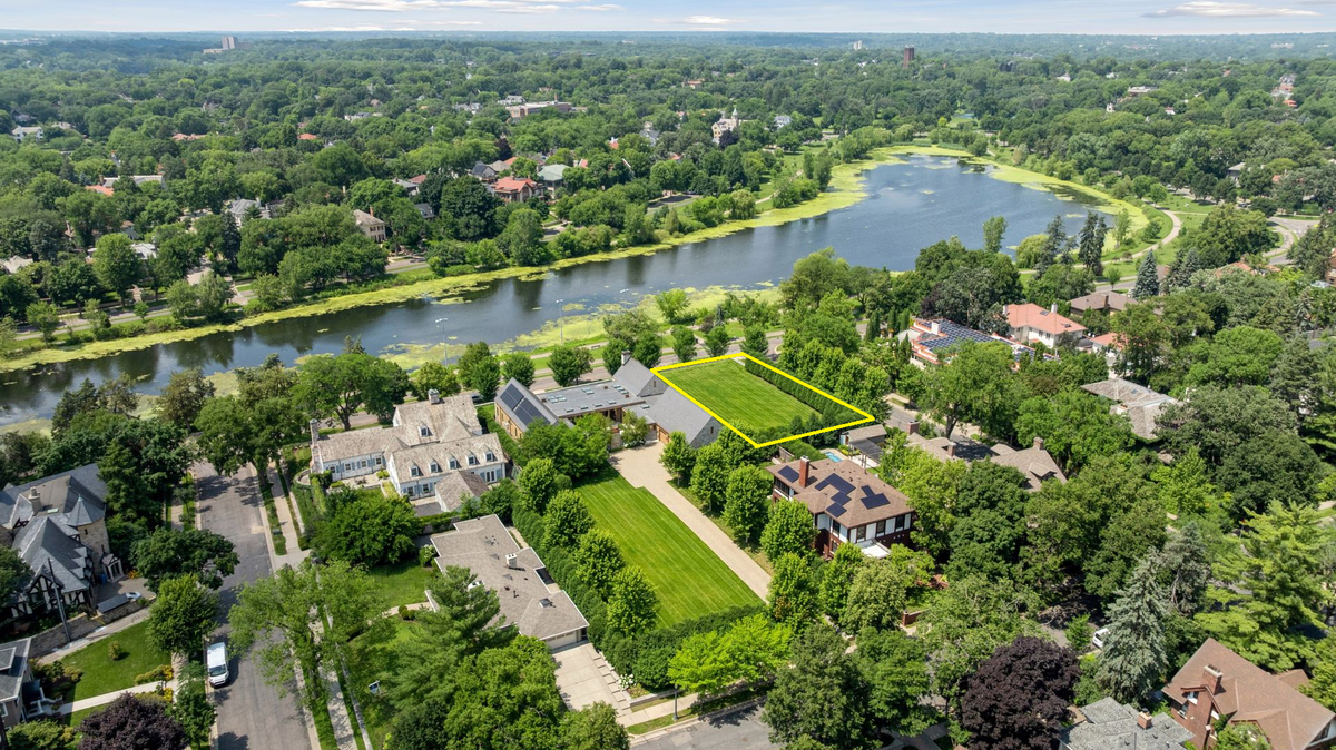 2501 E Lake Of The Isles Parkway, Minneapolis, MN 55405 - #1