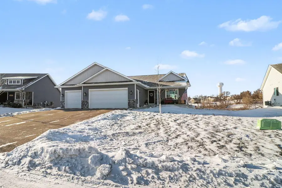 913 Mulberry Avenue Ne, Montgomery, MN 56069 - Image #2