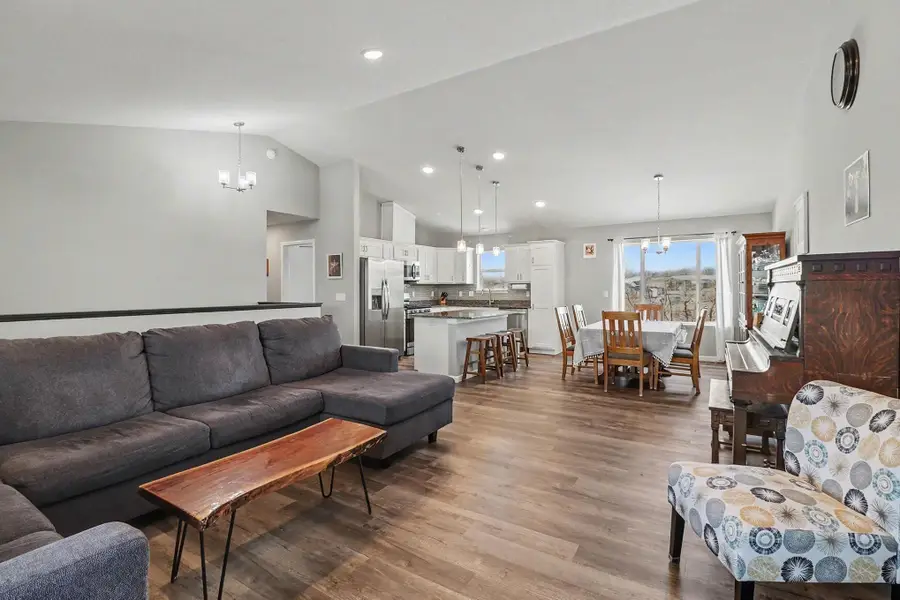 913 Mulberry Avenue Ne, Montgomery, MN 56069 - Image #3