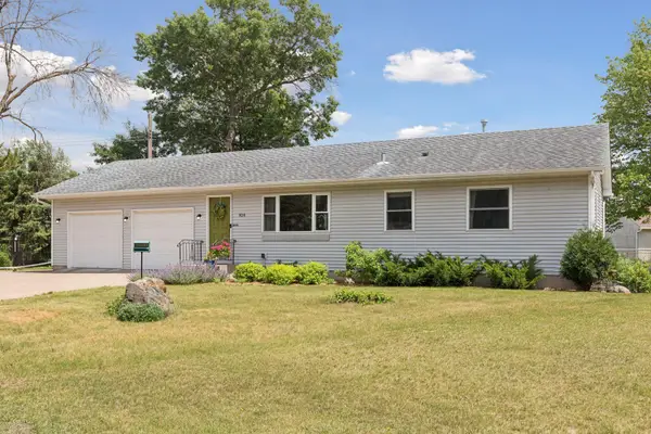924 Marlboro Court Ne, Spring Lake Park, MN 55432