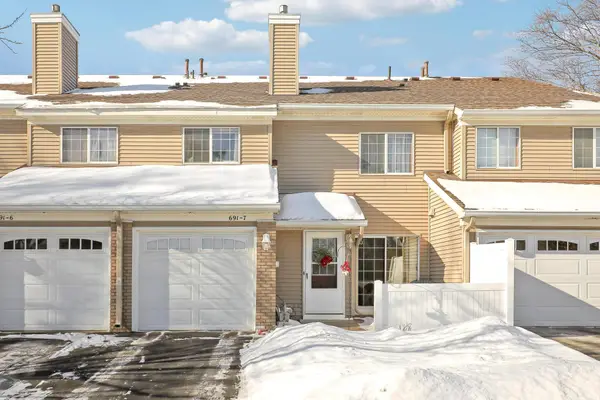 691 85th Lane Nw #7, Minneapolis, MN 55433