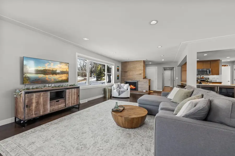 605 Kingsview Lane N, Minneapolis, MN 55447 - Image #2