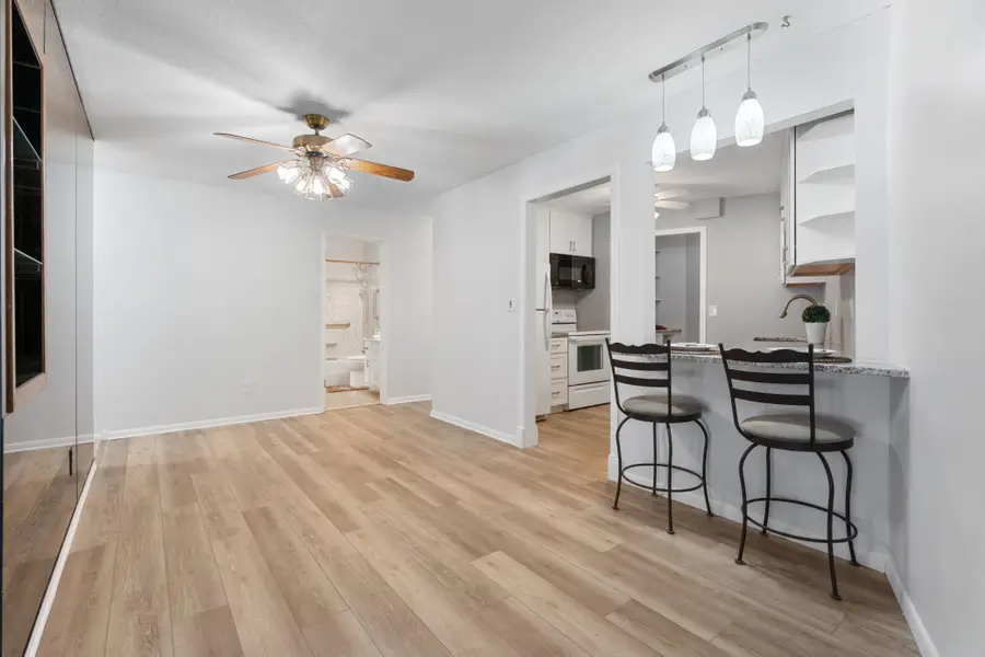 2690 Oxford Street N #209, Roseville, MN 55113 - Image #3