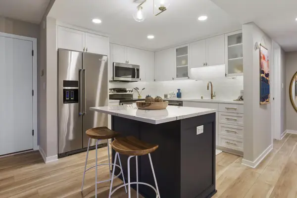 4075 W 51st Street #302, Minneapolis, MN 55424