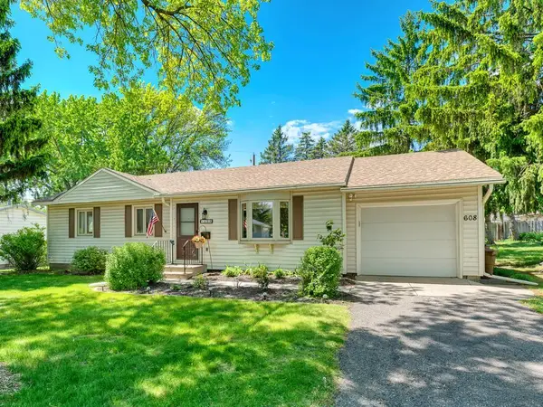 608 Grospoint Avenue N, Saint Paul, MN 55128