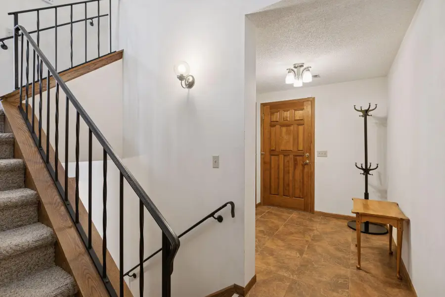 2406 County Road D W #4, Saint Paul, MN 55112 - Image #3