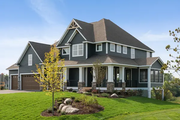 725 Crest Curve, Hudson, WI 54016