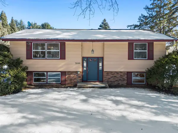 7666 N Shore Trail N, Forest Lake, MN 55025