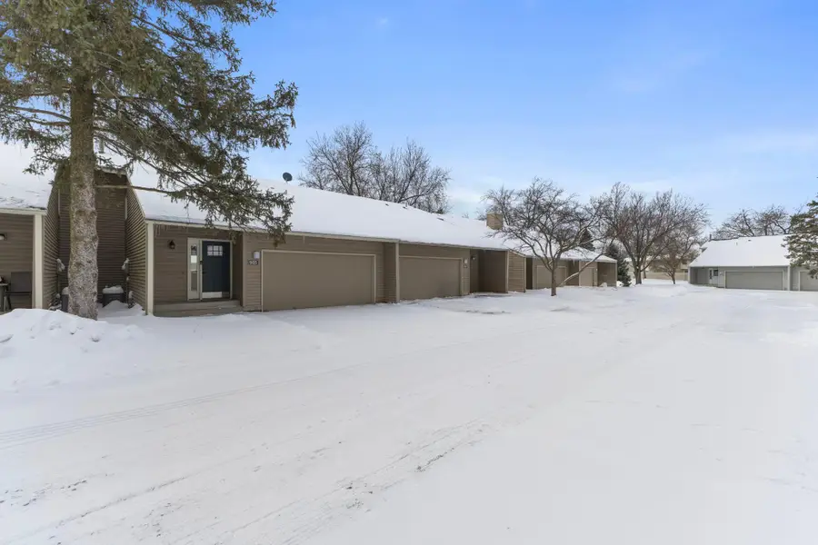 935 Monterey Court N, Shoreview, MN 55126 - #2