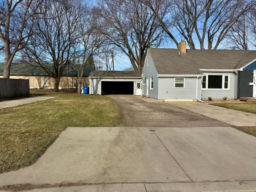 604 7th Avenue Sw, Pipestone, MN 56164 - #2