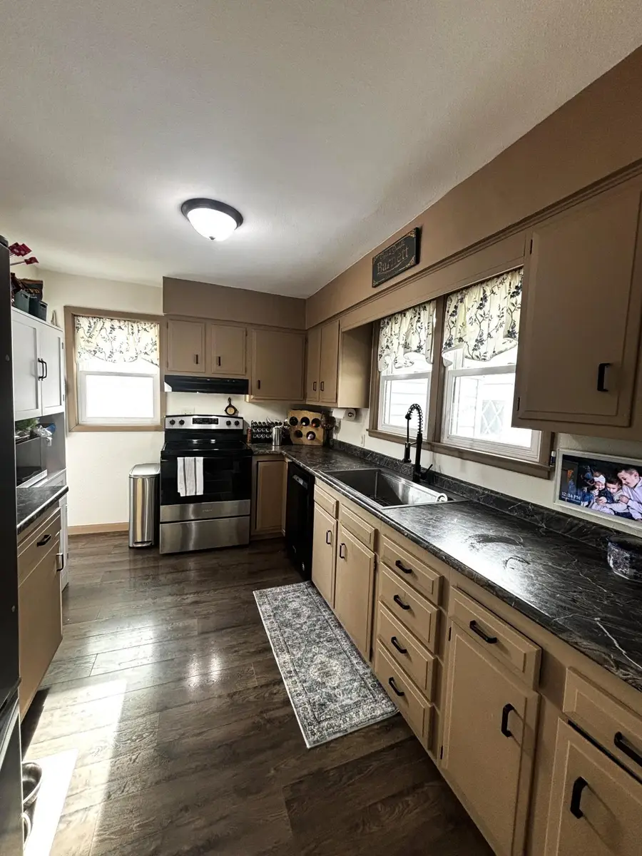 604 7th Avenue Sw, Pipestone, MN 56164 - #3