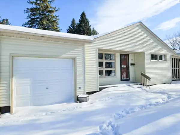 308 Maple Avenue S, Thief River Falls, MN 56701