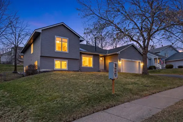 1574 Lake Susan Hills Drive, Chanhassen, MN 55317