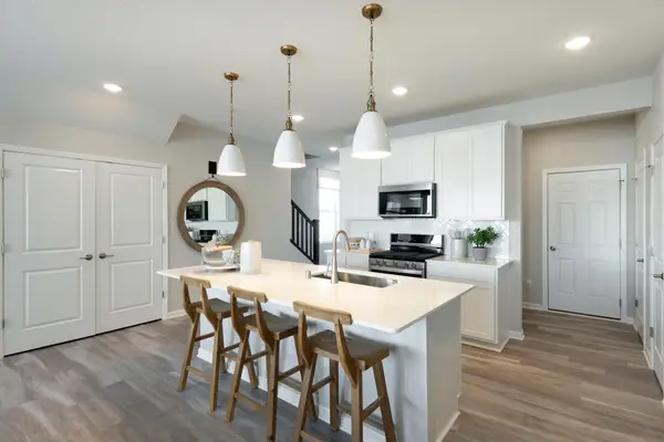 4745 Airlake Drive, Woodbury, MN 55129