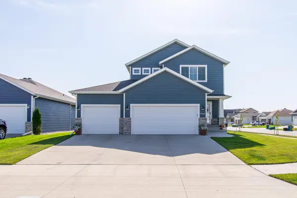 7912 Cottonwood Boulevard, Horace, ND 58047