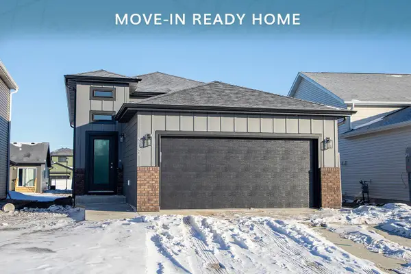 6742 Meadow View Drive S, Fargo, ND 58104