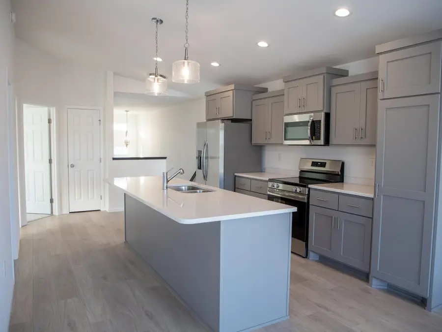 6742 Meadow View Drive S, Fargo, ND 58104 - Image #3