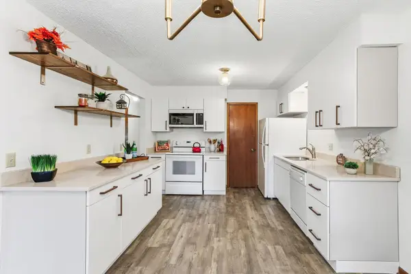 1923 Fox Ridge Drive #B, Saint Paul, MN 55118