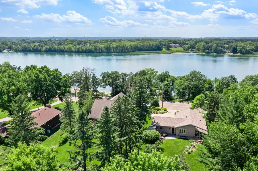 2929 Lake Elmo Avenue N, Lake Elmo, MN 55042 - #2