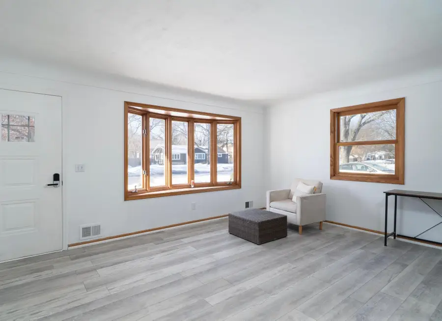 2463 Silver Lake Road Nw, Saint Paul, MN 55112 - #2