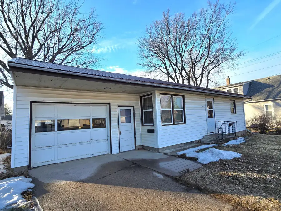 106 8th Avenue Nw, Pipestone, MN 56164 - #2