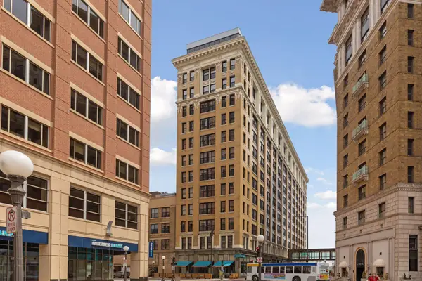 350 Saint Peter Street #908, Saint Paul, MN 55102