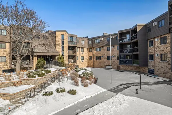 999 41st Avenue Ne #203, Columbia Heights, MN 55421