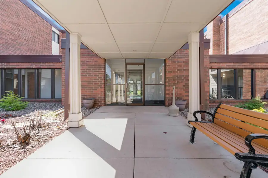 4 Pine Tree Drive #110, Arden Hills, MN 55112 - #3