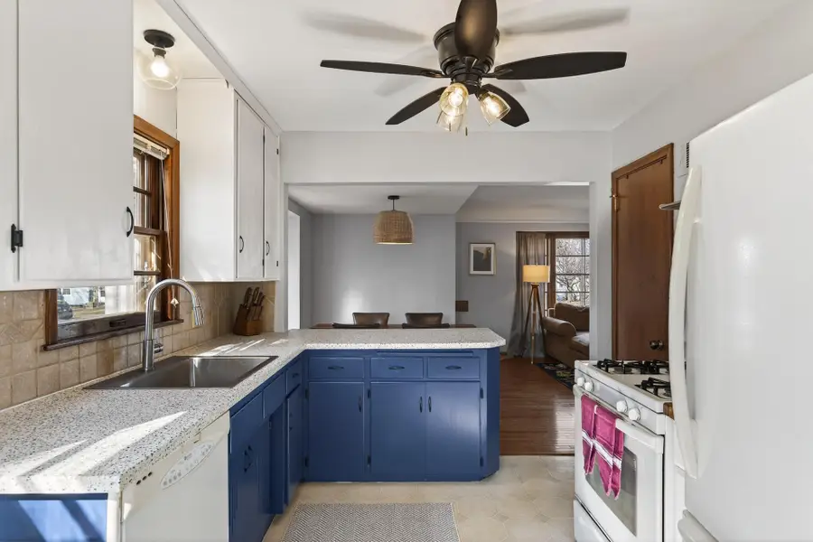 3524 Abbott Avenue N, Minneapolis, MN 55422 - #3