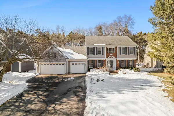 1752 Interlachen Bay, Saint Paul, MN 55125