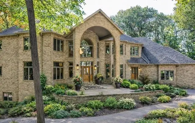 4 W Bay Lane, North Oaks, MN 55127 - #2