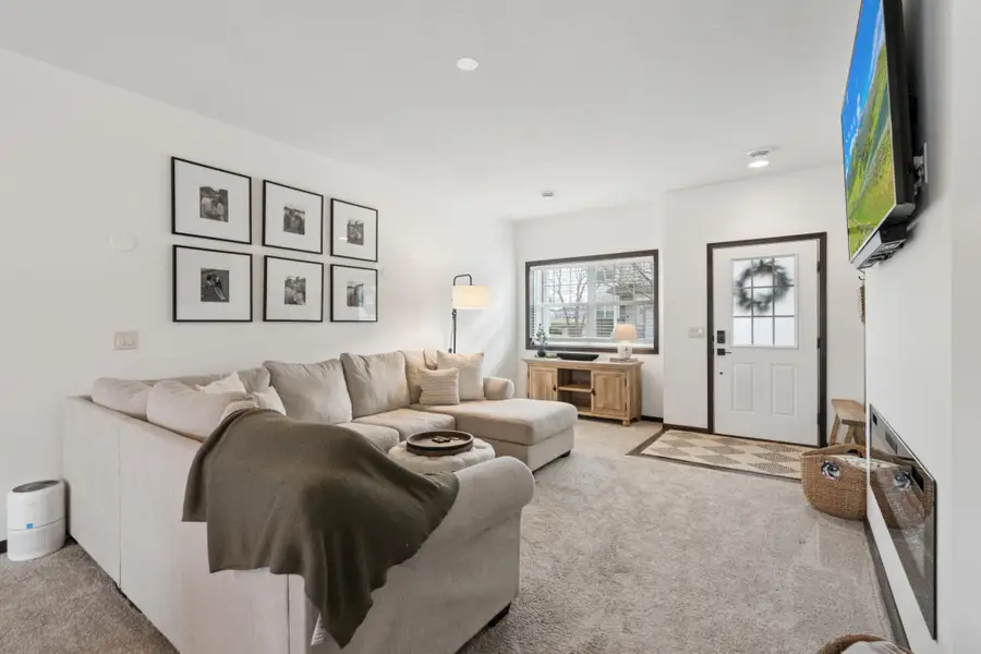 2574 Vierling Drive E, Shakopee, MN 55379 - #2