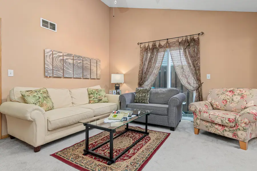 215 9th Avenue N, South Saint Paul, MN 55075 - #3