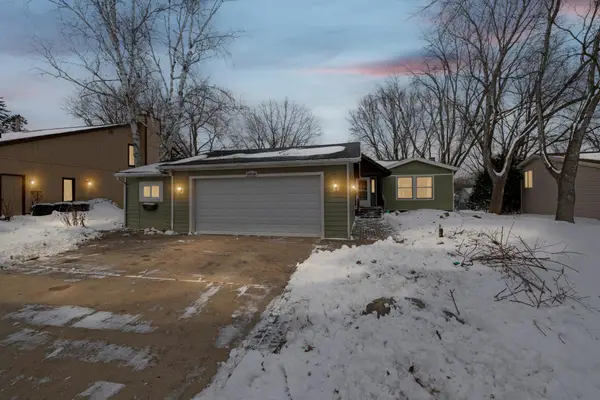 110136 Stanford Circle, Chaska, MN 55318