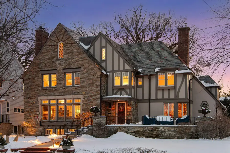 2116 W Lake Of The Isles Parkway, Minneapolis, MN 55405 - #3